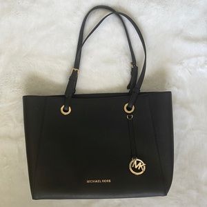 Michael Kors Voyager Large Black Tote Bag